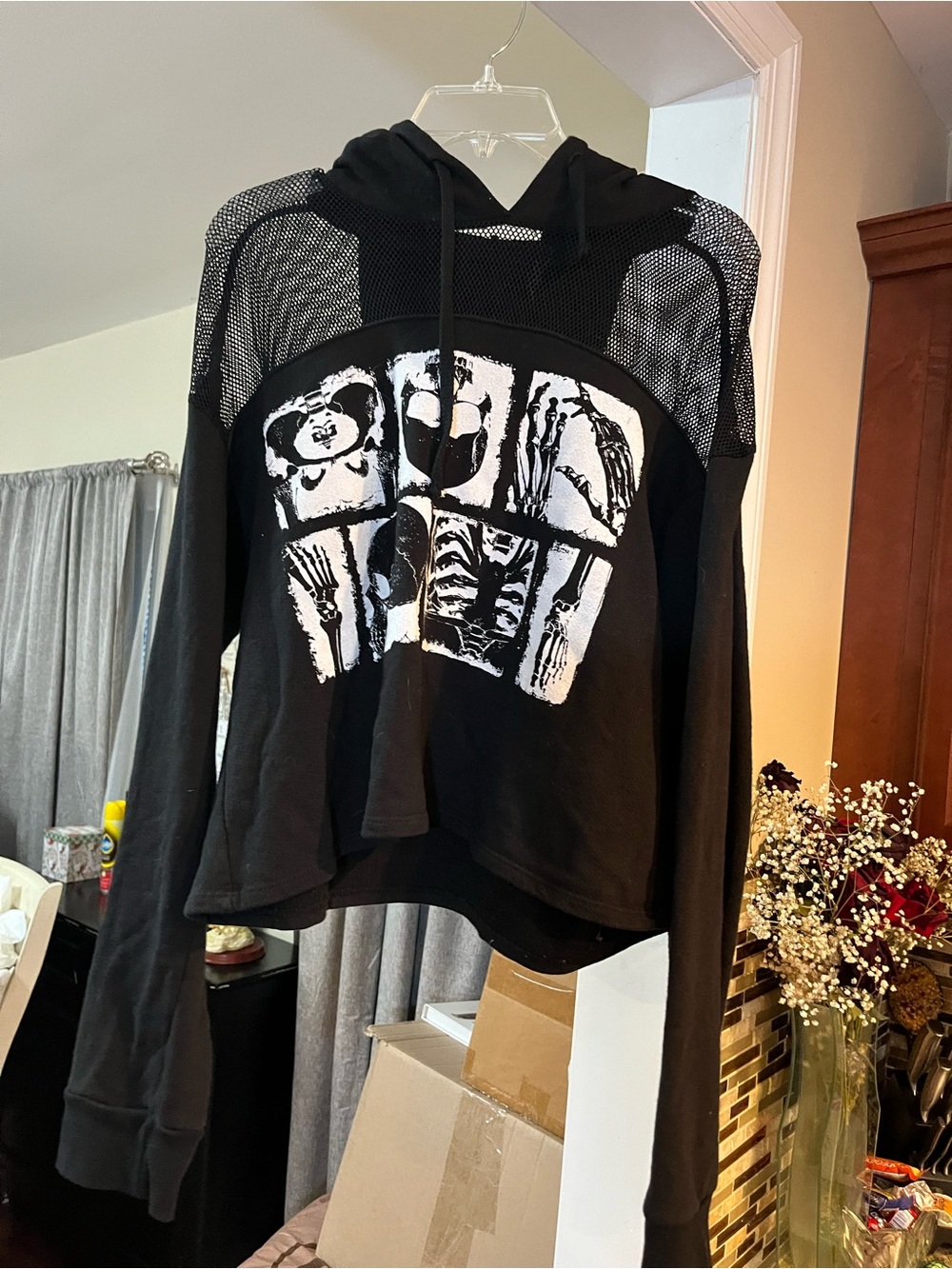 Social Collision Black Mesh-Shoulder Graphic Hoodie Sweater cropped size xl